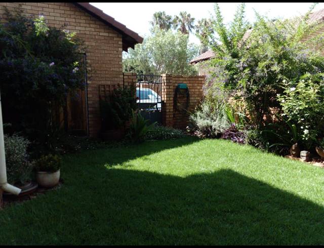 2 BEDROOM FLAT SOLD IN DIE HOEWES